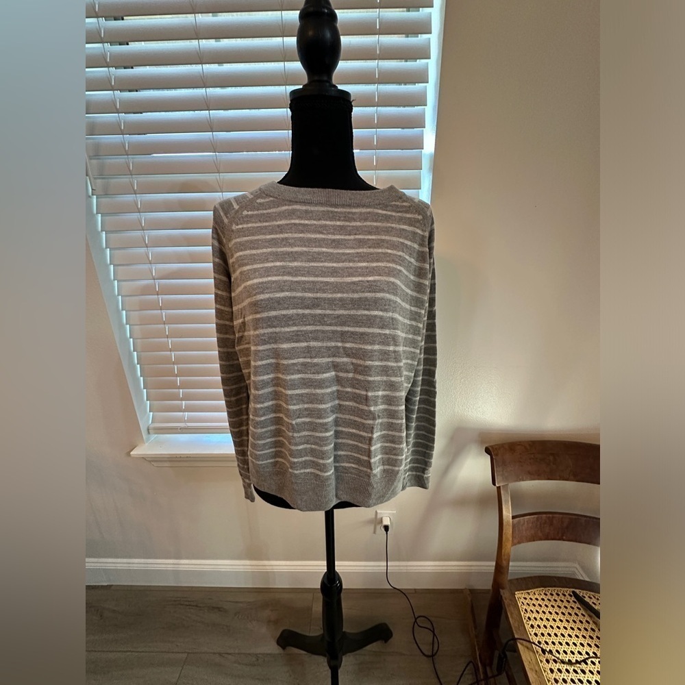 Lululemon Post Savasana Pullover
Heathered Medium/Light Grey size 6